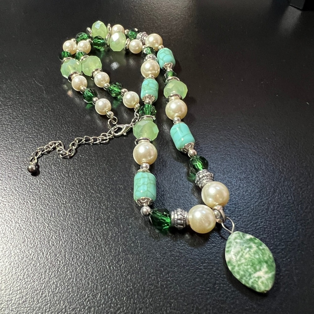 Handmade Green Beaded‎ Necklace Silver Spacers Silver Tone Green Stone Pendant